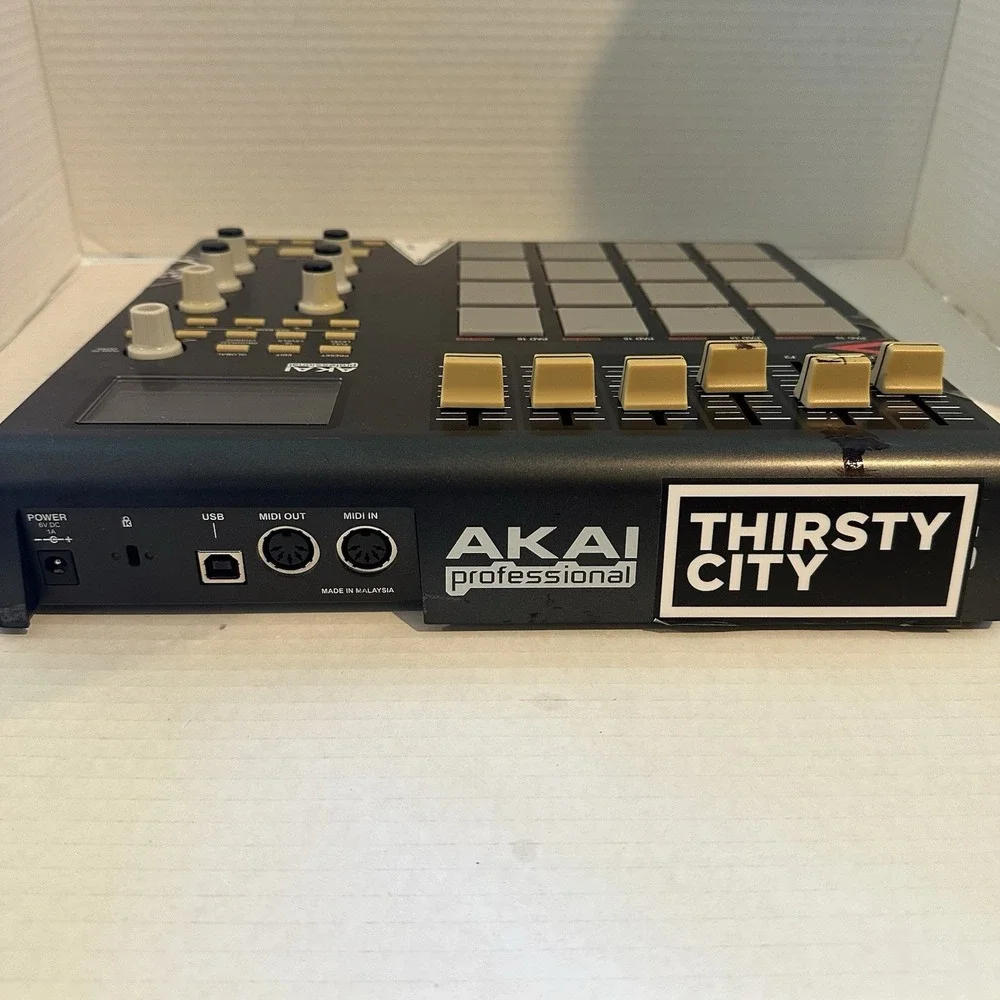 AKAI Professional MPD26‎ USB/MIDI Pad Control Unit Studio Recording Musical